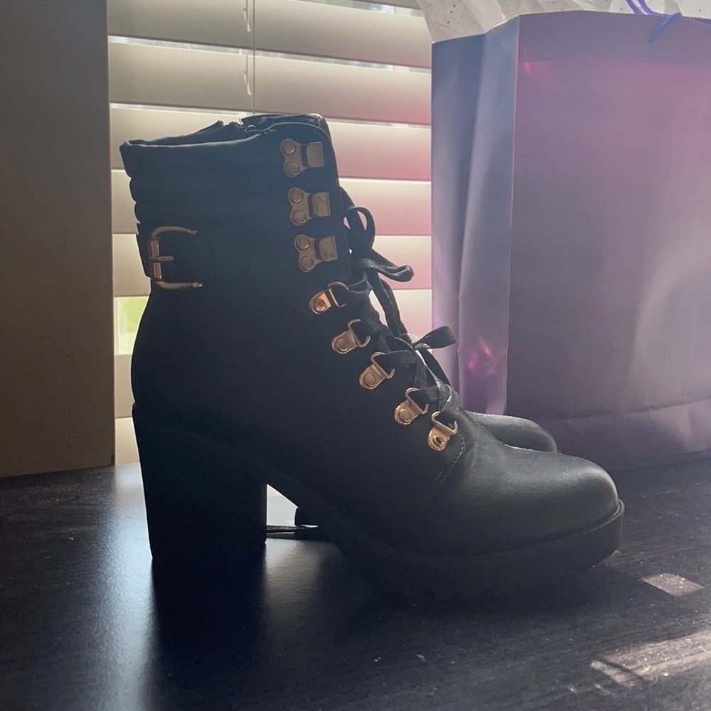 Heeled booties